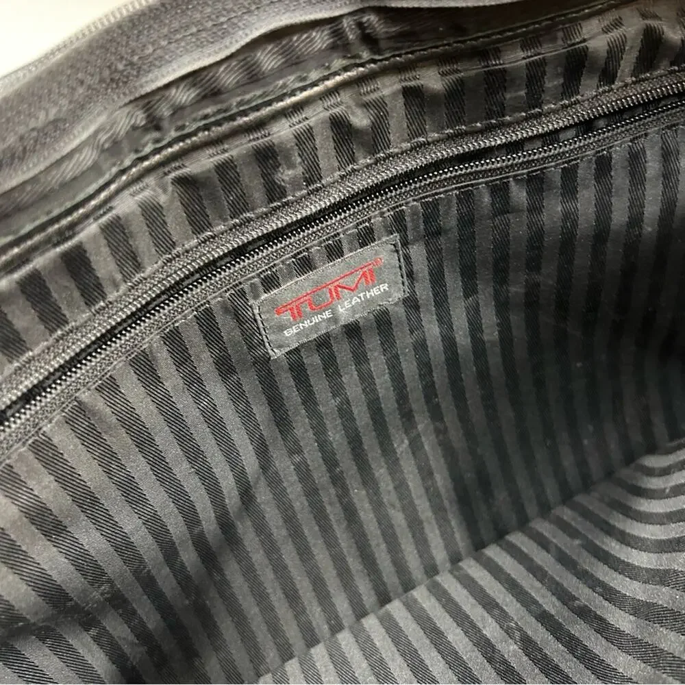 Tumi Black Leather Soft Briefcase Messenger Bag Zipper Closure Pockets